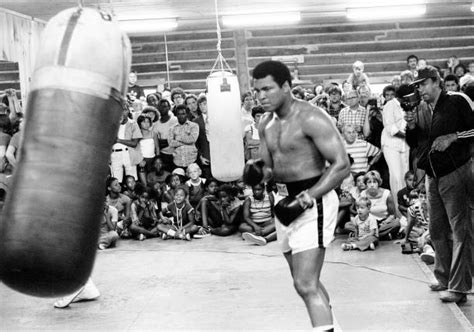 petinju legendaris muhammad ali meninggal dunia sorot indonesia