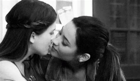 Kiss Love GIF - Kiss Love Lesbian - Discover & Share GIFs