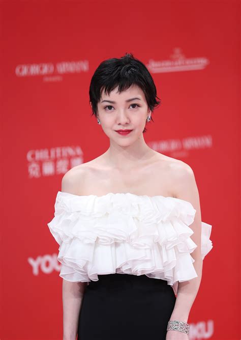 What did Chinese stars Lu Han and Tang Wei wear on the red carpet at