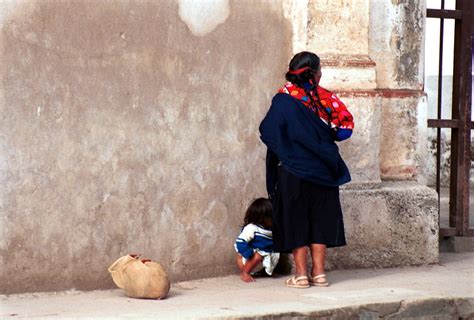 Mexico Indian Women Child Pee 