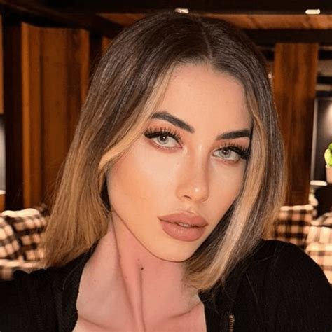 How Tall Is Eva Menta? Bio, Age, Height, Family, Career, Net Worth ...