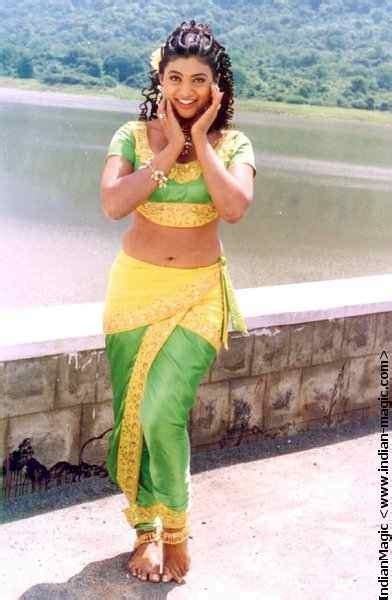 Roja Selvamani Feet
