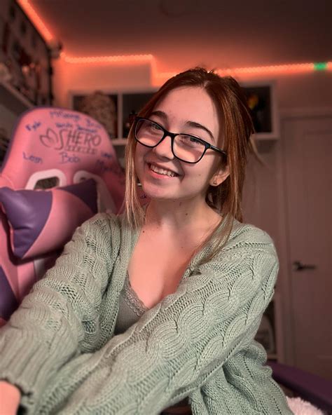 Lyssaurora - Happy Tuesday Everyone! 💕 This year I want to learn to