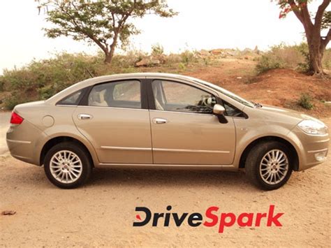 Hatchback car Vs Sedan car: Advantages and disadvantages - Tamil DriveSpark