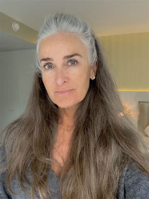 Natural Gray Hair, Long Gray Hair, Fashion Over Fifty, Gorgeous Gray