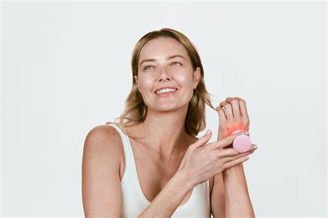 What Does Red Light Therapy Do For The Face? | Solawave