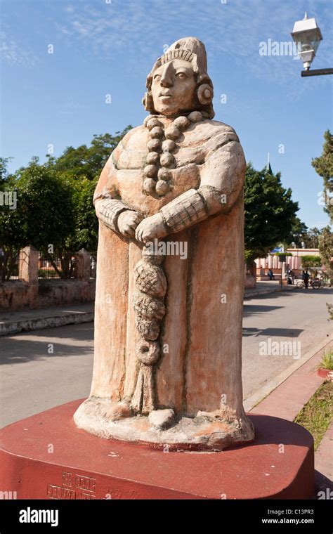 Pottery Welcome Ambassadors. Life sized pottery sculptures of Mayans ...