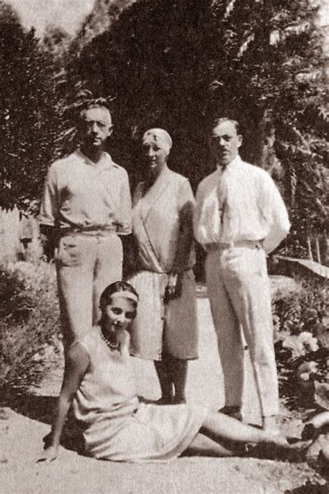 Как и что пить: советы Бунина | Russian writers, Couple photos, Scenes