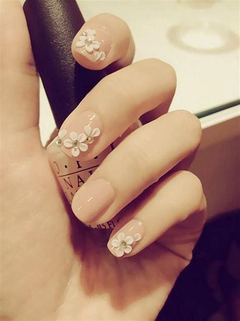 Mira estos estilo de uñas color crema que te harán lucir elegante