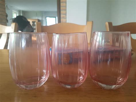 top edge   middle glass uneven  sides