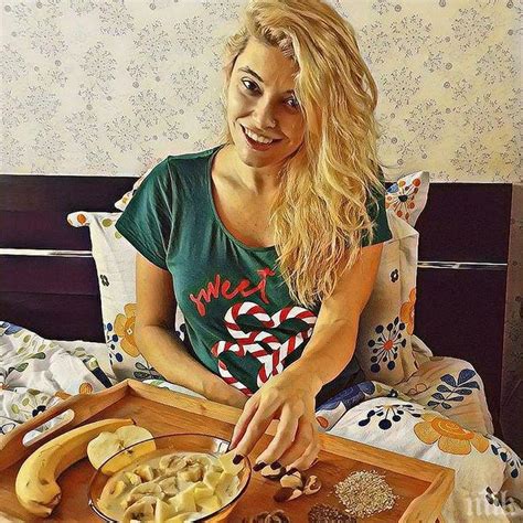 Ева Веселинова показа корема с близнаците (СНИМКА) - Информационна ...