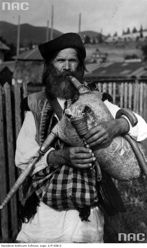 Гуцул грає на дуді, 1934 Old Photos, Vintage Photos, Ukraine, Christmas ...