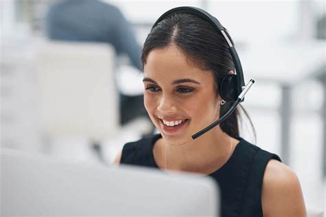 how to answer a phone in a call center