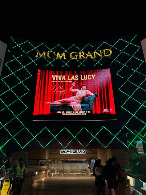 Carisa Hendrix | Just landed in Vegas with the team and was greeted by