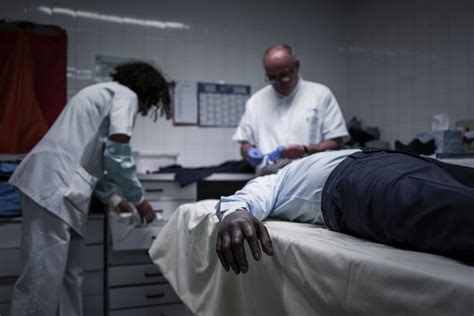 'Dead' Man Wakes Up on Autopsy Table Right Before Doctor Starts