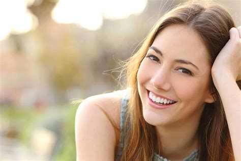 Am I Attractive? (23 Tips You Are A Hottie & What to Do If Not) - Her Norm
