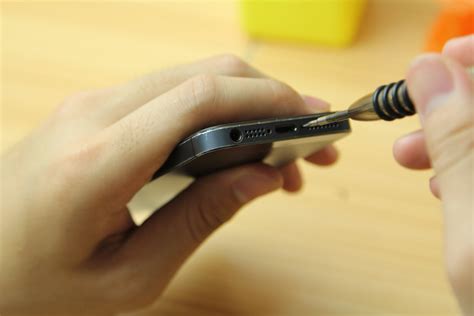 Apple iPhone 5s Screen Replacement and Removal - MyFixGuide
