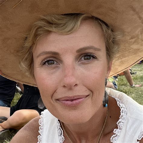 🌸 About Me – This Beautifully Chaotic Life