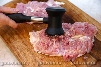 Куриные бедра (без костей), запеченные в слоеном тесте. Рецепт с фото
