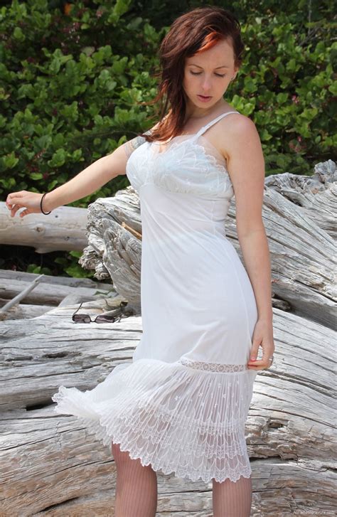 Épinglé par Lucy sur Lacy Full Slips | Fond de robe, Robe