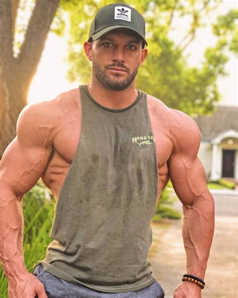 Pin de Own Your Style en Tanks & Muscle Shirts | Hombres, Man, Gorra