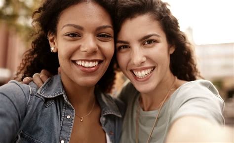 3 ladies share how it feels to be a lesbian ~ DNB Stories