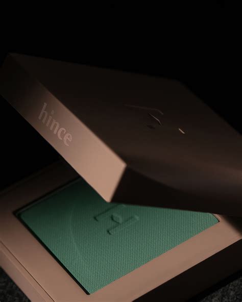 HINCE / Eyeshadow — STUDIO HOU.