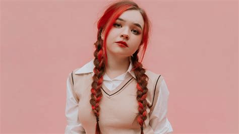 «Спи»: алёна швец выпустила новый уютный сингл