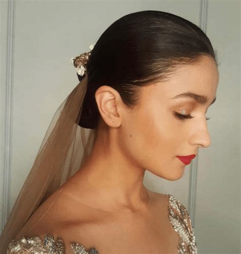 Trending Glitter Bridal Eye Makeup Look For 2025