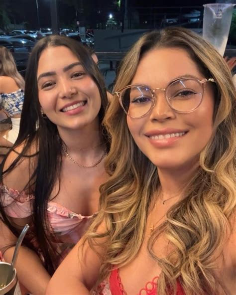 Thais Aruna - Thais Aruna added a new photo.