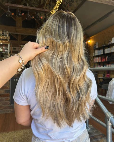 Professional guides explain what caramel hairdressers do to achieve the perfect shade 5