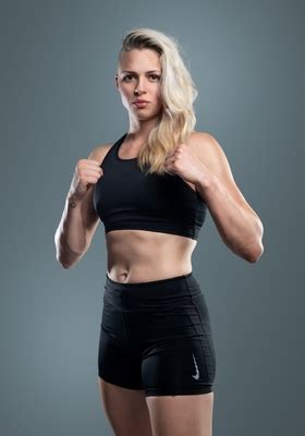 Sara Luzar Smajić ("Guerreira") | MMA Fighter Page | Tapology