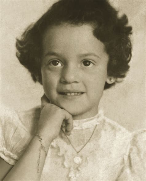 Depois de uma centena de obras, Sonia Braga ganha fotobiografia - Sesc