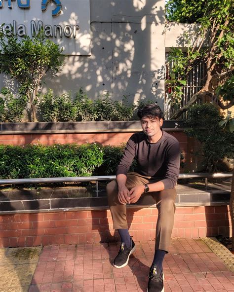 Sams Alam Neel | You are as Sun who always glitter in my eyes 🗽 #ootd #