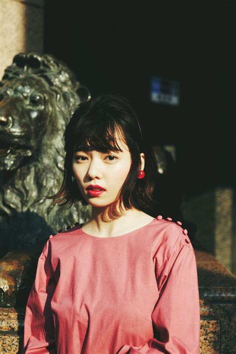 島崎遥香がGINZA初登場！銀座の街角で、いつもと違うぱるるの初夏のよそ行きメイク。 | 【GINZA】東京発信の最新ファッション＆カルチャー