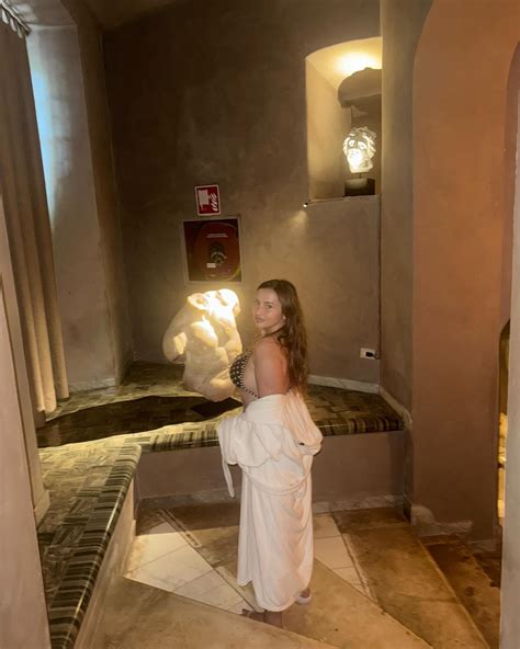 CLAUDIA ADRIANA LEFTER 🌸 | Like a lotus 🪷 flower ️ #relax #vibes