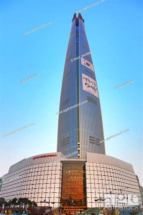 The Lotte World Tower and the Lotte World Mall in Jamsil in Seoul ...