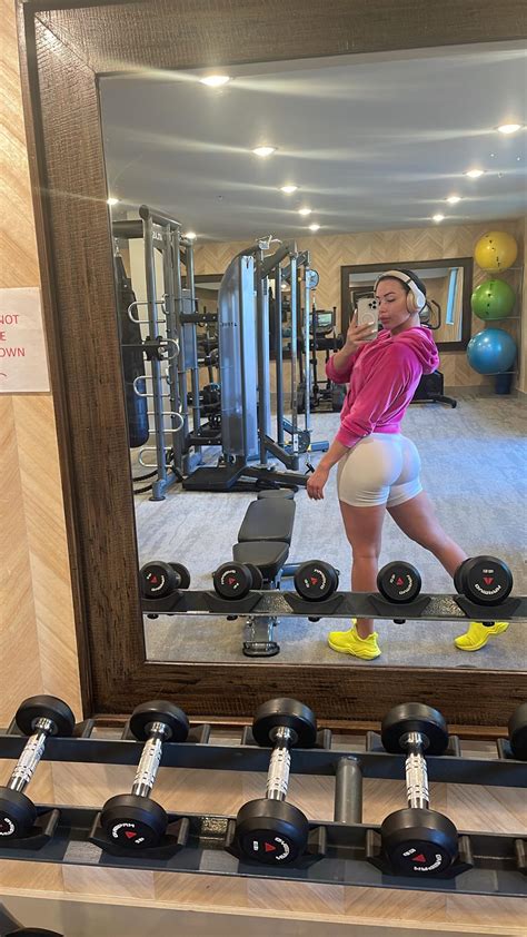Ambrefit booty pump in yoga shorts : r/YogaPants