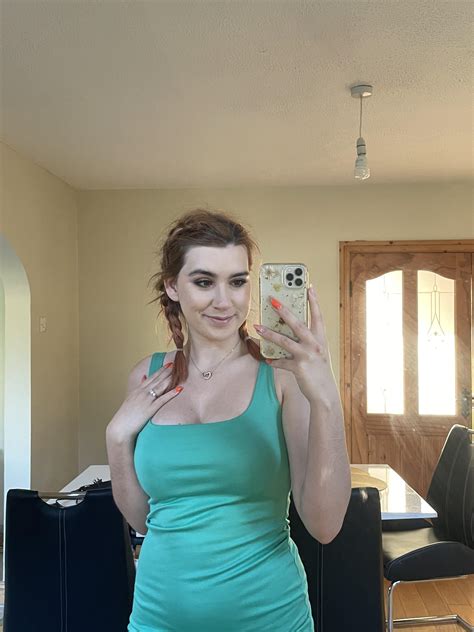 Evelyn Claire : r/SFWRedheads