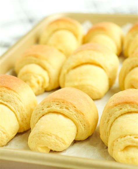 Brioche Dinner Rolls Recipe - Knead Some Sweets