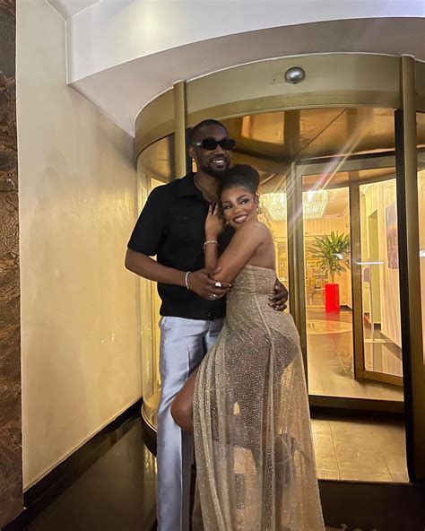 "Congrats on your first endorsement" - BBNaija's Deji sends bouquet to