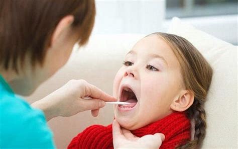 3 reasons to cut large tonsils to help children stay healthy | Vinmec