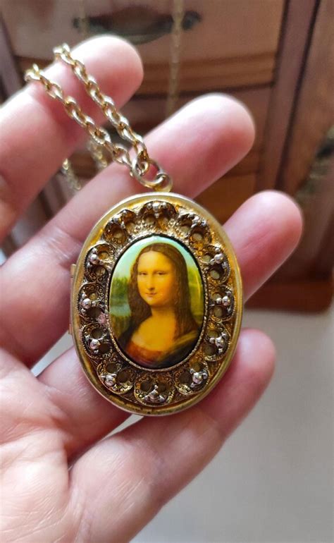 antique style mona lisa locket pendant  chain vi gem