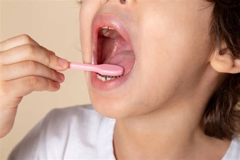 how to clean toddler tongue