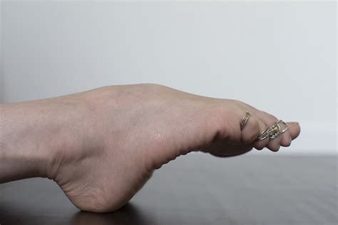 Point (Plantarflexion) vs. Flex (Dorsiflexion) your feet in Yoga — Lana