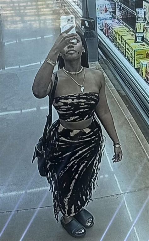 Bhadie Kelly - Can i be your CCTV while you watch me everyday🥶😝 #