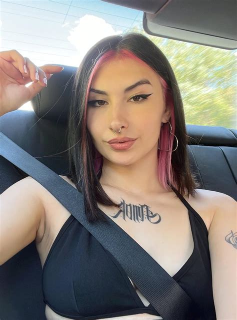 Laly rickyedit desnuda