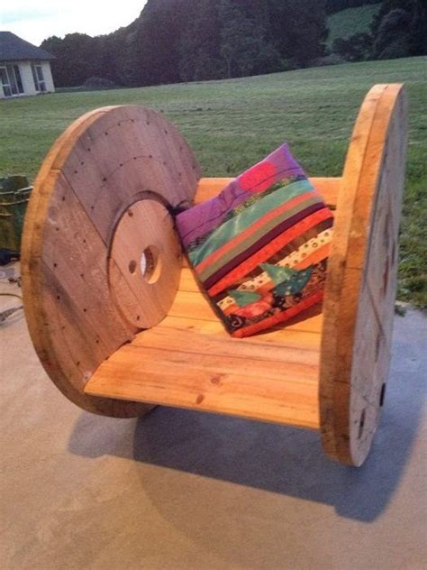 Как сделать дачу восхитительной зоной отдыха | Diy rocking chair, Wood ...