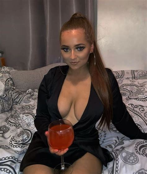 busty chav  ready  fuck dewdo