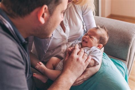 ways   soothe  fussy baby baby chick